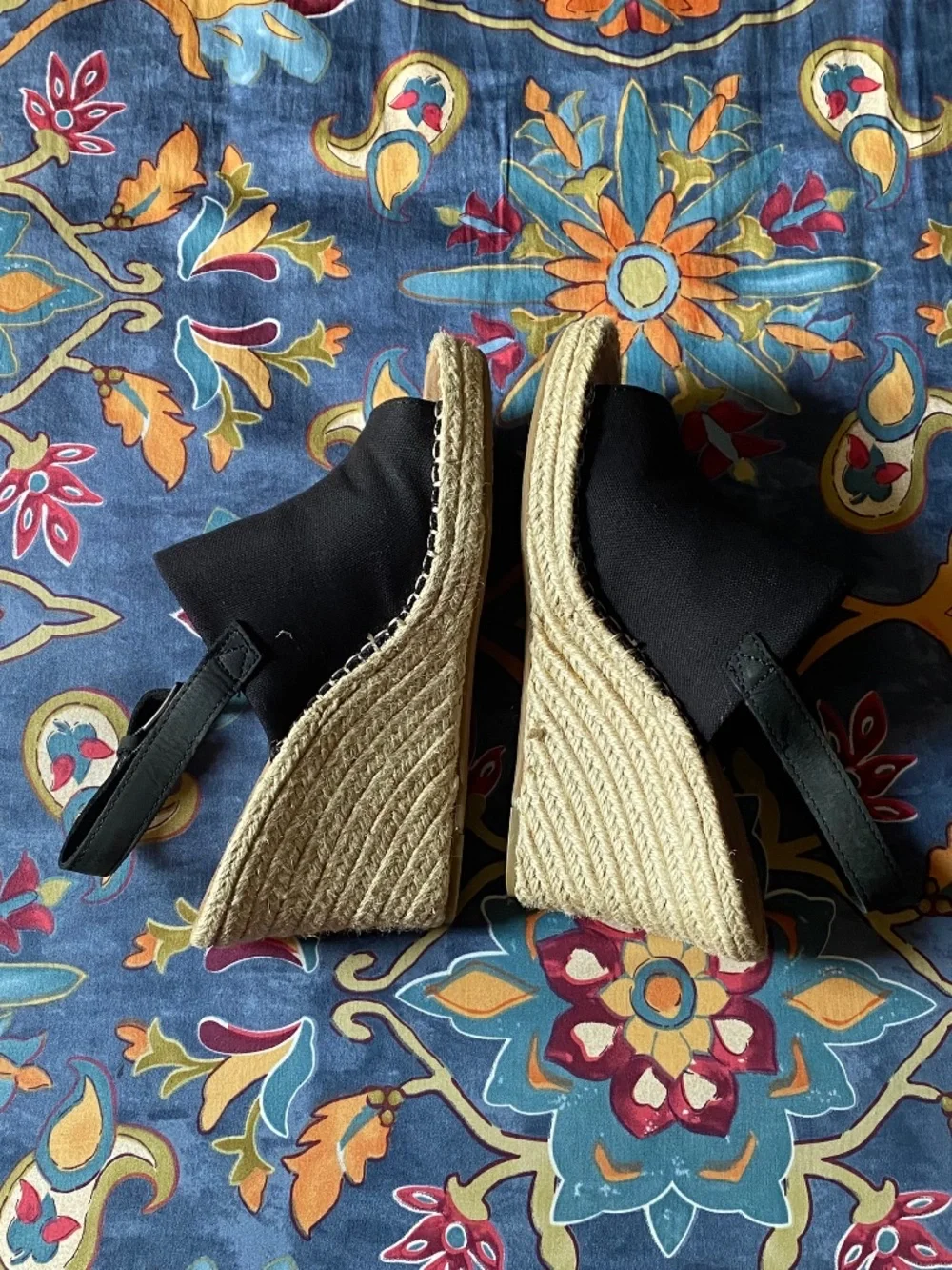 Toms black wedge